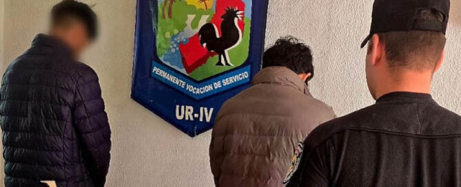 RUÍZ DE MONTOYA: Detuvieron a dos hermanos por robar cables y tomacorrientes en la plaza